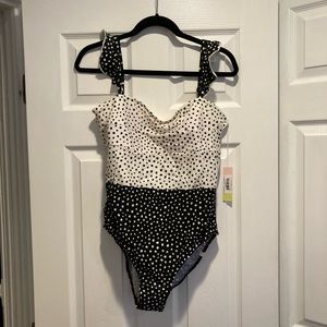 NWT Summersalt Ruffle Oasis On the Dot